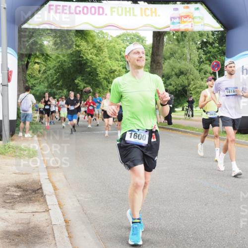 29.06.2025 - hella hamburg halbmarathon MichiJ http://msf.ph/oto/8286318 29.06.2025 10:33:02 Zwischen KM18-KM19 1600, 10064, 10313, 13123, 16689, 17381, 17382, 18185, 18631, 18806 meine-sportfotos.de