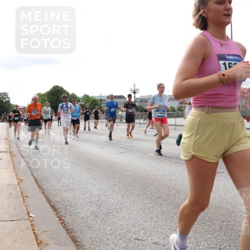 29.06.2025 - hella hamburg halbmarathon Lena Gebhardt http://msf.ph/oto/8286324 29.06.2025 10:20:54 Lombardsbrücke 9981, 8113, 14611, 16, 1011, 1266, 1471, 1658, 2053, 2101, 2325, 2383, 2834, 2923, 2945, 2956, 2986, 3161, 3247, 3453, 3733, 3781, 3813, 4082, 4154, 4166, 4288, 4350, 4422, 4754, 4869, 5041, 5061, 5181, 5625, 5767, 6275, 6308, 6608, 6951, 7228, 7608, 8113, 8588, 8724, 8726, 8940, 9005, 9011, 9108, 9236, 9722, 9981, 10050, 10350, 10585, 10602, 10613, 10647, 11100, 11145, 11603, 11698, 11835, 11995, 12175, 12694, 12844, 13057, 13508 meine-sportfotos.de