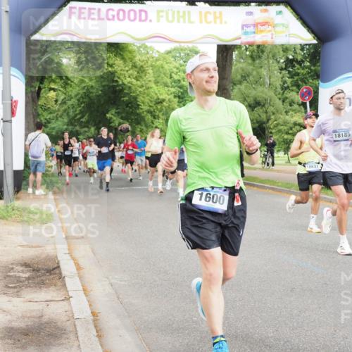 29.06.2025 - hella hamburg halbmarathon MichiJ http://msf.ph/oto/8286332 29.06.2025 10:33:02 Zwischen KM18-KM19 1600, 10064, 10313, 13123, 16689, 17381, 17382, 18185, 18631, 18806 meine-sportfotos.de