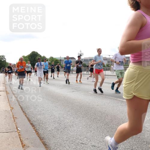 29.06.2025 - hella hamburg halbmarathon Lena Gebhardt http://msf.ph/oto/8286348 29.06.2025 10:20:54 Lombardsbrücke 9981, 11145, 17832, 14611, 169, 1011, 1266, 1471, 1658, 2053, 2101, 2325, 2383, 2834, 2923, 2945, 2956, 2986, 3161, 3247, 3453, 3733, 3781, 3813, 4082, 4154, 4166, 4288, 4350, 4422, 4754, 4869, 5041, 5061, 5181, 5625, 5767, 6275, 6308, 6608, 6951, 7228, 7608, 8113, 8588, 8724, 8726, 8940, 9005, 9011, 9108, 9236, 9722, 9981, 10050, 10350, 10585, 10602, 10613, 10647, 11100, 11145, 11603, 11698, 11835, 11995, 12175, 12694, 12844, 13057, 13508 meine-sportfotos.de
