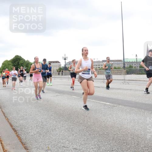 29.06.2025 - hella hamburg halbmarathon Lena Gebhardt http://msf.ph/oto/8286359 29.06.2025 10:55:24 Lombardsbrücke 1013, 1616, 1873, 1917, 2090, 2452, 3115, 3157, 3244, 3274, 3577, 4039, 4628, 5040, 5392, 5483, 5487, 6395, 6396, 6839, 6944, 7219, 7238, 7548, 7680, 7766, 8403, 8519, 8527, 8626, 9596, 9614, 9618, 9857, 9858, 10094, 10109, 10458, 10559, 10593, 10686, 10885, 11109, 11737, 11788, 11908, 12147, 12148, 12902, 13098, 13230, 13548, 13979, 13980, 14515, 14727, 15152, 15160, 16385 meine-sportfotos.de