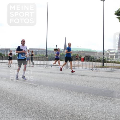 29.06.2025 - hella hamburg halbmarathon Lena Gebhardt http://msf.ph/oto/8286364 29.06.2025 10:35:38 Lombardsbrücke 9470, 18361, 8036, 1108, 1336, 1717, 1730, 1786, 1821, 2001, 2198, 2352, 2376, 2425, 2751, 2787, 2811, 2827, 3243, 3598, 3828, 3958, 3990, 4333, 4413, 4703, 4704, 4902, 4965, 5027, 5147, 5240, 5531, 5793, 6021, 6029, 6189, 6365, 6381, 6471, 6746, 6845, 6859, 6867, 7267, 7304, 7382, 7927, 8249, 8296, 8333, 8567, 9342, 9432, 9470, 9803, 9806, 9819, 10393, 10531, 10565, 10652, 11233, 11320, 11359, 11565, 11838, 11839, 11886, 12026, 12062, 12326, 12408 meine-sportfotos.de