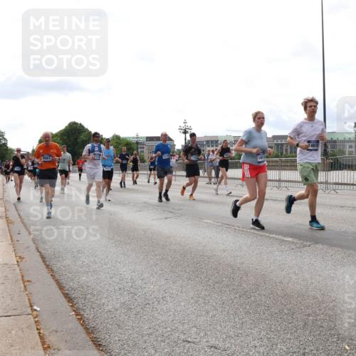 29.06.2025 - hella hamburg halbmarathon Lena Gebhardt http://msf.ph/oto/8286376 29.06.2025 10:20:54 Lombardsbrücke 9981, 2923, 11145, 17832, 146110, 1011, 1266, 1471, 1658, 2053, 2101, 2325, 2383, 2834, 2923, 2945, 2956, 2986, 3161, 3247, 3453, 3733, 3781, 3813, 4082, 4154, 4166, 4288, 4350, 4422, 4754, 4869, 5041, 5061, 5181, 5625, 5767, 6275, 6308, 6608, 6951, 7228, 7608, 8113, 8588, 8724, 8726, 8940, 9005, 9011, 9108, 9236, 9722, 9981, 10050, 10350, 10585, 10602, 10613, 10647, 11100, 11145, 11603, 11698, 11835, 11995, 12175, 12694, 12844, 13057, 13508 meine-sportfotos.de