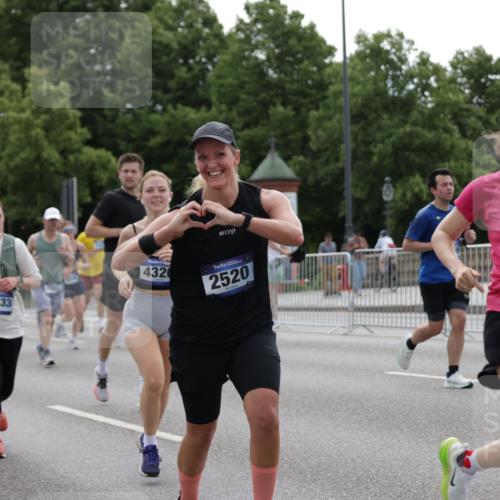 29.06.2025 - hella hamburg halbmarathon Jannik Wohlers http://msf.ph/oto/8286378 29.06.2025 10:35:41 Lombardsbrücke 1008, 1010, 1036, 1183, 1775, 1780, 2520, 2870, 3401, 3699, 3877, 3990, 4245, 4326, 4413, 4798, 5666, 6092, 6093, 6184, 6417, 6896, 7086, 7111, 7140, 7275, 7575, 7576, 8356, 8581, 8947, 9432, 9744, 9978, 10047, 10577, 11010, 11187, 11198, 11979, 12342, 12430, 12660, 12661, 13422, 13492, 13600, 13602, 13679, 14134, 14189, 14249, 14251, 14955, 15075, 15078, 15248, 15281, 15370, 15587, 15612, 15617, 15618, 15676, 15677, 15827, 15830, 15876, 16570, 16571, 17635, 18541 meine-sportfotos.de