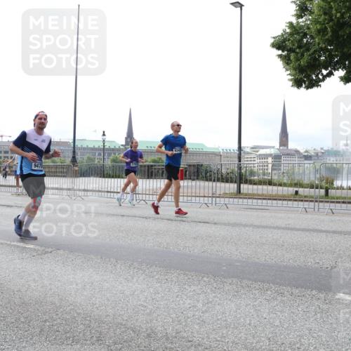 29.06.2025 - hella hamburg halbmarathon Lena Gebhardt http://msf.ph/oto/8286381 29.06.2025 10:35:38 Lombardsbrücke 9470, 2787, 9342, 1108, 1336, 1717, 1730, 1786, 1821, 2001, 2198, 2352, 2376, 2425, 2751, 2787, 2811, 2827, 3243, 3598, 3828, 3958, 3990, 4333, 4413, 4703, 4704, 4902, 4965, 5027, 5147, 5240, 5531, 5793, 6021, 6029, 6189, 6365, 6381, 6471, 6746, 6845, 6859, 6867, 7267, 7304, 7382, 7927, 8249, 8296, 8333, 8567, 9342, 9432, 9470, 9803, 9806, 9819, 10393, 10531, 10565, 10652, 11233, 11320, 11359, 11565, 11838, 11839, 11886, 12026, 12062, 12326, 12408 meine-sportfotos.de