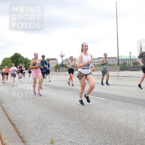 29.06.2025 - hella hamburg halbmarathon Lena Gebhardt http://msf.ph/oto/8286383 29.06.2025 10:55:25 Lombardsbrücke 1013, 1616, 1873, 1917, 2090, 2452, 3115, 3157, 3244, 3274, 3577, 4039, 4628, 5040, 5222, 5483, 5487, 6395, 6396, 6944, 7219, 7238, 7548, 7680, 7766, 8403, 8519, 8527, 8626, 9614, 9618, 9857, 9858, 10094, 10109, 10458, 10559, 10593, 10686, 10885, 11109, 11737, 11788, 11908, 12147, 12148, 12695, 12902, 13098, 13230, 13548, 13979, 13980, 14515, 14727, 15152, 15160, 16385 meine-sportfotos.de