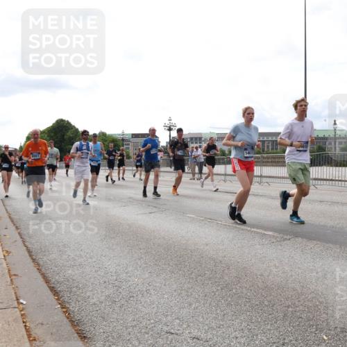 29.06.2025 - hella hamburg halbmarathon Lena Gebhardt http://msf.ph/oto/8286399 29.06.2025 10:20:54 Lombardsbrücke 8113, 9981, 2923, 11145, 14611, 1011, 1266, 1471, 1658, 2053, 2101, 2325, 2383, 2834, 2923, 2945, 2956, 2986, 3161, 3247, 3453, 3733, 3781, 3813, 4082, 4154, 4166, 4288, 4350, 4422, 4754, 4869, 5041, 5061, 5181, 5625, 5767, 6275, 6308, 6608, 6951, 7228, 7608, 8113, 8588, 8724, 8726, 8940, 9005, 9011, 9108, 9236, 9722, 9981, 10050, 10350, 10585, 10602, 10613, 10647, 11100, 11145, 11603, 11698, 11835, 11995, 12175, 12694, 12844, 13057, 13508 meine-sportfotos.de