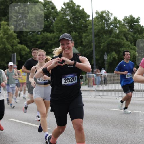 29.06.2025 - hella hamburg halbmarathon Jannik Wohlers http://msf.ph/oto/8286403 29.06.2025 10:35:41 Lombardsbrücke 1008, 1010, 1036, 1183, 1775, 1780, 2520, 2870, 3401, 3699, 3877, 3990, 4245, 4326, 4413, 4798, 5666, 6092, 6093, 6184, 6417, 6896, 7086, 7111, 7140, 7275, 7575, 7576, 8356, 8581, 8947, 9432, 9744, 9978, 10047, 10577, 11010, 11187, 11198, 11979, 12342, 12430, 12660, 12661, 13422, 13492, 13600, 13602, 13679, 14134, 14189, 14249, 14251, 14955, 15075, 15078, 15248, 15281, 15370, 15587, 15612, 15617, 15618, 15676, 15677, 15827, 15830, 15876, 16570, 16571, 17635, 18541 meine-sportfotos.de