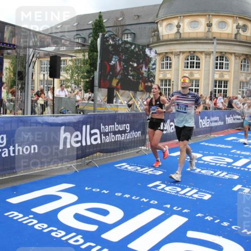 29.06.2025 - hella hamburg halbmarathon Michael Strokosch http://msf.ph/oto/8286413 29.06.2025 10:55:34 Ziel 2252, 2771, 4951, 5319, 6591, 8573, 11554, 11568, 12196, 12544, 12584, 13234, 13267, 14036, 14592, 16110, 16213, 16334, 16609, 17615 meine-sportfotos.de