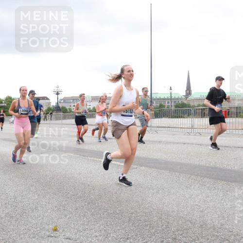 29.06.2025 - hella hamburg halbmarathon Lena Gebhardt http://msf.ph/oto/8286415 29.06.2025 10:55:25 Lombardsbrücke 16533, 13098, 5152, 1013, 1616, 1873, 1917, 2090, 2452, 3115, 3157, 3244, 3274, 3577, 4039, 4628, 5040, 5222, 5483, 5487, 6395, 6396, 6944, 7219, 7238, 7548, 7680, 7766, 8403, 8519, 8527, 8626, 9614, 9618, 9857, 9858, 10094, 10109, 10458, 10559, 10593, 10686, 10885, 11109, 11737, 11788, 11908, 12147, 12148, 12695, 12902, 13098, 13230, 13548, 13979, 13980, 14515, 14727, 15152, 15160, 16385 meine-sportfotos.de