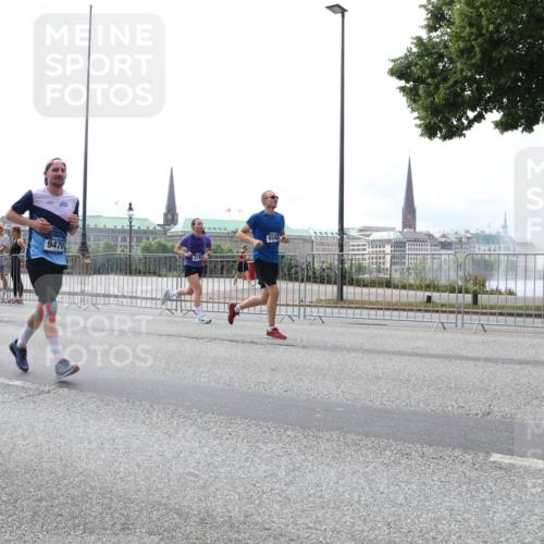 29.06.2025 - hella hamburg halbmarathon Lena Gebhardt http://msf.ph/oto/8286438 29.06.2025 10:35:38 Lombardsbrücke 9470, 9342, 1108, 1336, 1717, 1730, 1786, 1821, 2001, 2198, 2352, 2376, 2425, 2751, 2787, 2811, 2827, 3243, 3598, 3828, 3958, 3990, 4333, 4413, 4703, 4704, 4902, 4965, 5027, 5147, 5240, 5531, 5793, 6021, 6029, 6189, 6365, 6381, 6471, 6746, 6845, 6859, 6867, 7267, 7304, 7382, 7927, 8249, 8296, 8333, 8567, 9342, 9432, 9470, 9803, 9806, 9819, 10393, 10531, 10565, 10652, 11233, 11320, 11359, 11565, 11838, 11839, 11886, 12026, 12062, 12326, 12408 meine-sportfotos.de