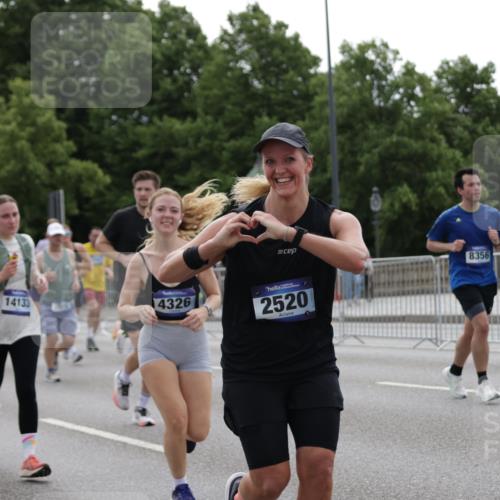 29.06.2025 - hella hamburg halbmarathon Jannik Wohlers http://msf.ph/oto/8286458 29.06.2025 10:35:41 Lombardsbrücke 1008, 1010, 1036, 1183, 1775, 1780, 2520, 2870, 3401, 3699, 3877, 3990, 4245, 4326, 4413, 4798, 5666, 6092, 6093, 6184, 6417, 6896, 7086, 7111, 7140, 7275, 7575, 7576, 8356, 8581, 8947, 9432, 9744, 9978, 10047, 10577, 11010, 11187, 11198, 11979, 12342, 12430, 12660, 12661, 13422, 13492, 13600, 13602, 13679, 14134, 14189, 14249, 14251, 14955, 15075, 15078, 15248, 15281, 15370, 15587, 15612, 15617, 15618, 15676, 15677, 15827, 15830, 15876, 16570, 16571, 17635, 18541 meine-sportfotos.de
