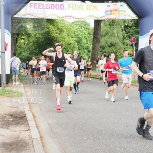 29.06.2025 - hella hamburg halbmarathon MichiJ http://msf.ph/oto/8286467 29.06.2025 10:33:07 Zwischen KM18-KM19 1171, 2970, 4915, 5623, 5884, 6266, 7325, 8928, 10596, 16506, 16689, 18055, 18185, 18631 meine-sportfotos.de