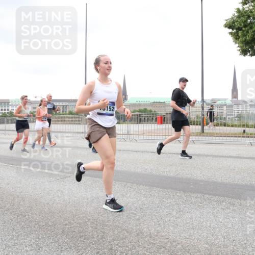 29.06.2025 - hella hamburg halbmarathon Lena Gebhardt http://msf.ph/oto/8286475 29.06.2025 10:55:25 Lombardsbrücke 098, 15160, 152, 1013, 1616, 1873, 1917, 2090, 2452, 3115, 3157, 3244, 3274, 3577, 4039, 4628, 5040, 5222, 5483, 5487, 6395, 6396, 6944, 7219, 7238, 7548, 7680, 7766, 8403, 8519, 8527, 8626, 9614, 9618, 9857, 9858, 10094, 10109, 10458, 10559, 10593, 10686, 10885, 11109, 11737, 11788, 11908, 12147, 12148, 12695, 12902, 13098, 13230, 13548, 13979, 13980, 14515, 14727, 15152, 15160, 16385 meine-sportfotos.de