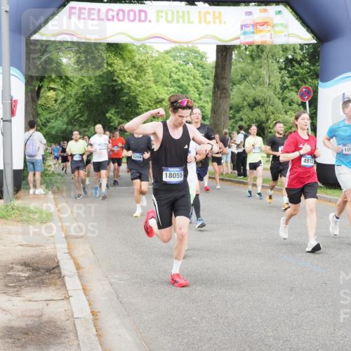 29.06.2025 - hella hamburg halbmarathon MichiJ http://msf.ph/oto/8286491 29.06.2025 10:33:07 Zwischen KM18-KM19 1171, 2970, 4915, 5623, 5884, 6266, 7325, 8928, 10596, 16506, 16689, 18055, 18185, 18631 meine-sportfotos.de