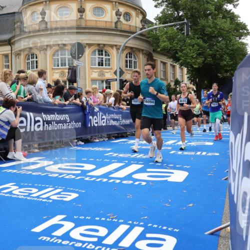 29.06.2025 - hella hamburg halbmarathon Strokosch-Dieckow http://msf.ph/oto/8286497 29.06.2025 10:48:10 Ziel 1914, 4324, 4711, 7599, 8916, 9544, 9626, 9638, 11211, 12685, 12706, 13570, 14192, 14797, 14814, 15590, 15629, 15973, 15981, 16094, 16149, 16269, 18963, 19127 meine-sportfotos.de