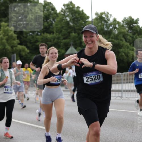 29.06.2025 - hella hamburg halbmarathon Jannik Wohlers http://msf.ph/oto/8286499 29.06.2025 10:35:41 Lombardsbrücke 1008, 1010, 1036, 1183, 1775, 1780, 2520, 2870, 3401, 3699, 3877, 3990, 4245, 4326, 4413, 4798, 5666, 6092, 6093, 6184, 6417, 6896, 7086, 7111, 7140, 7275, 7575, 7576, 8356, 8581, 8947, 9432, 9744, 9978, 10047, 10577, 11010, 11187, 11198, 11979, 12342, 12430, 12660, 12661, 13422, 13492, 13600, 13602, 13679, 14134, 14189, 14249, 14251, 14955, 15075, 15078, 15248, 15281, 15370, 15587, 15612, 15617, 15618, 15676, 15677, 15827, 15830, 15876, 16570, 16571, 17635, 18541 meine-sportfotos.de