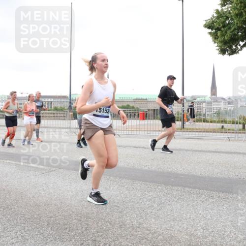 29.06.2025 - hella hamburg halbmarathon Lena Gebhardt http://msf.ph/oto/8286501 29.06.2025 10:55:25 Lombardsbrücke 98, 15160, 5152, 1013, 1616, 1873, 1917, 2090, 2452, 3115, 3157, 3244, 3274, 3577, 4039, 4628, 5040, 5222, 5483, 5487, 6395, 6396, 6944, 7219, 7238, 7548, 7680, 7766, 8403, 8519, 8527, 8626, 9614, 9618, 9857, 9858, 10094, 10109, 10458, 10559, 10593, 10686, 10885, 11109, 11737, 11788, 11908, 12147, 12148, 12695, 12902, 13098, 13230, 13548, 13979, 13980, 14515, 14727, 15152, 15160, 16385 meine-sportfotos.de