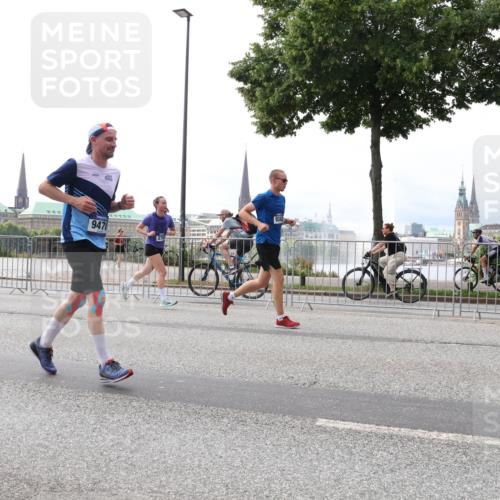 29.06.2025 - hella hamburg halbmarathon Lena Gebhardt http://msf.ph/oto/8286504 29.06.2025 10:35:39 Lombardsbrücke 9470, 9342, 1108, 1336, 1717, 1730, 1786, 1821, 2001, 2198, 2352, 2376, 2425, 2751, 2787, 2811, 2827, 3243, 3598, 3828, 3958, 3990, 4333, 4413, 4703, 4704, 4902, 4965, 5147, 5240, 5531, 5793, 6021, 6029, 6189, 6365, 6381, 6471, 6746, 6845, 6859, 6867, 7304, 7382, 7927, 8249, 8296, 8333, 8567, 9342, 9432, 9470, 9803, 9806, 9819, 10393, 10531, 10565, 10652, 11233, 11320, 11359, 11565, 11838, 11839, 11886, 12026, 12062, 12326, 12408 meine-sportfotos.de