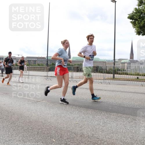 29.06.2025 - hella hamburg halbmarathon Lena Gebhardt http://msf.ph/oto/8286517 29.06.2025 10:20:55 Lombardsbrücke 11145, 17837, 4610, 1011, 1028, 1266, 1471, 1658, 2053, 2101, 2325, 2383, 2834, 2923, 2945, 2956, 2986, 3161, 3247, 3453, 3733, 3781, 3813, 4082, 4166, 4288, 4350, 4422, 4754, 4869, 5041, 5061, 5181, 5625, 5767, 6275, 6308, 6608, 6951, 7228, 7608, 8113, 8588, 8724, 8726, 8940, 9005, 9011, 9108, 9236, 9722, 9981, 10050, 10350, 10585, 10602, 10613, 10647, 11100, 11145, 11603, 11698, 11995, 12175, 12694, 12844, 13057, 13508 meine-sportfotos.de