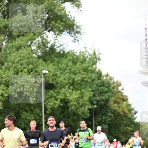 29.06.2025 - hella hamburg halbmarathon Dr. Thomas Lammeyer http://msf.ph/oto/8286523 29.06.2025 10:37:05 Kennedybrücke 1078, 1199, 1237, 1373, 1647, 1732, 1879, 2059, 2384, 2959, 3221, 3391, 3422, 3653, 3660, 3670, 3708, 3753, 4030, 4096, 4446, 4555, 5110, 5156, 5581, 6861, 7135, 7749, 7750, 8170, 8175, 8595, 8839, 9034, 9289, 9471, 9542, 9768, 9780, 9812, 10002, 10770 meine-sportfotos.de