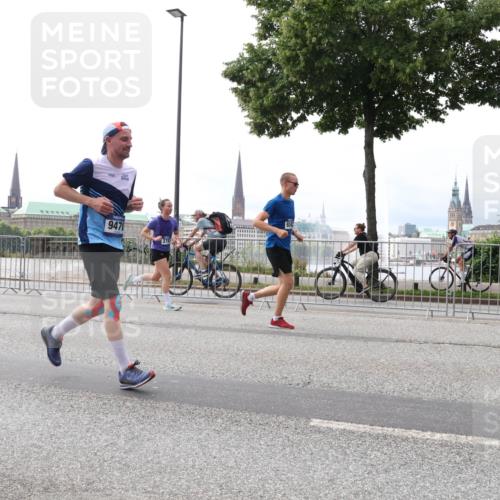 29.06.2025 - hella hamburg halbmarathon Lena Gebhardt http://msf.ph/oto/8286541 29.06.2025 10:35:39 Lombardsbrücke 9470, 1108, 1336, 1717, 1730, 1786, 1821, 2001, 2198, 2352, 2376, 2425, 2751, 2787, 2811, 2827, 3243, 3598, 3828, 3958, 3990, 4333, 4413, 4703, 4704, 4902, 4965, 5147, 5240, 5531, 5793, 6021, 6029, 6189, 6365, 6381, 6471, 6746, 6845, 6859, 6867, 7304, 7382, 7927, 8249, 8296, 8333, 8567, 9342, 9432, 9470, 9803, 9806, 9819, 10393, 10531, 10565, 10652, 11233, 11320, 11359, 11565, 11838, 11839, 11886, 12026, 12062, 12326, 12408 meine-sportfotos.de