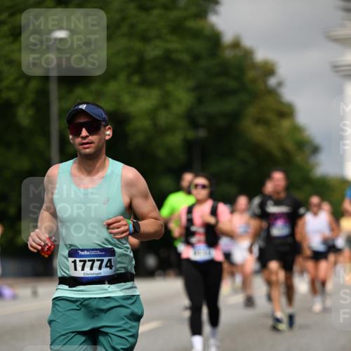 29.06.2025 - hella hamburg halbmarathon Dr. Thomas Lammeyer http://msf.ph/oto/8286564 29.06.2025 10:16:00 Kennedybrücke 1062, 1790, 2661, 3746, 3837, 4499, 6871, 6966, 7370, 7474, 8206, 8207, 9119, 9253, 9254, 9405 meine-sportfotos.de