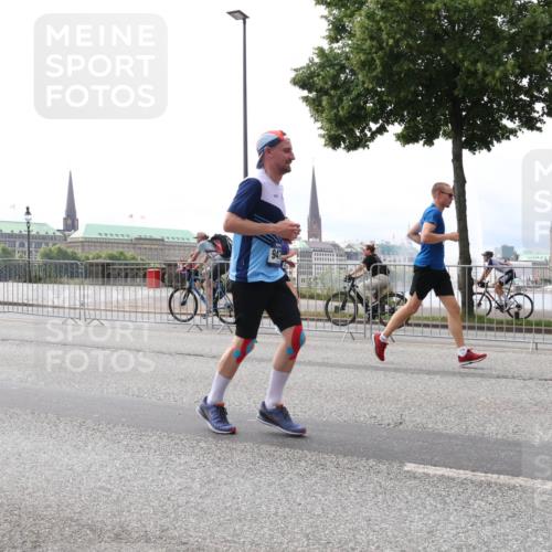 29.06.2025 - hella hamburg halbmarathon Lena Gebhardt http://msf.ph/oto/8286585 29.06.2025 10:35:39 Lombardsbrücke 947, 1108, 1336, 1717, 1730, 1786, 1821, 2001, 2198, 2352, 2376, 2425, 2751, 2787, 2811, 2827, 3243, 3598, 3828, 3958, 3990, 4333, 4413, 4703, 4704, 4902, 4965, 5147, 5240, 5531, 5793, 6021, 6029, 6189, 6365, 6381, 6471, 6746, 6845, 6859, 6867, 7304, 7382, 7927, 8249, 8296, 8333, 8567, 9342, 9432, 9470, 9803, 9806, 9819, 10393, 10531, 10565, 10652, 11233, 11320, 11359, 11565, 11838, 11839, 11886, 12026, 12062, 12326, 12408 meine-sportfotos.de
