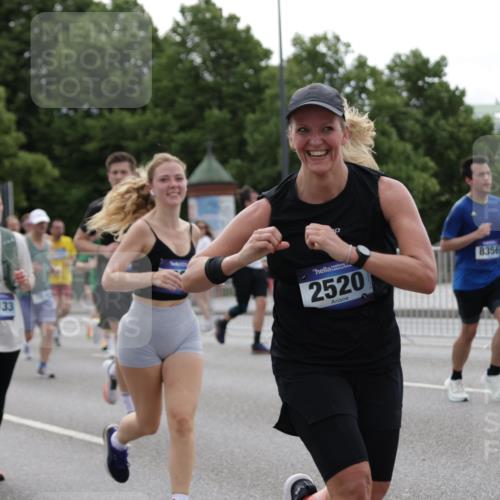 29.06.2025 - hella hamburg halbmarathon Jannik Wohlers http://msf.ph/oto/8286596 29.06.2025 10:35:42 Lombardsbrücke 1008, 1010, 1036, 1183, 1775, 1780, 1835, 2520, 2870, 3401, 3699, 3741, 3877, 4245, 4326, 4413, 4798, 4937, 5666, 6092, 6093, 6184, 6417, 6896, 7086, 7111, 7140, 7275, 7575, 7576, 8356, 8581, 8947, 9432, 9978, 10047, 10577, 11010, 11187, 11198, 11979, 12342, 12430, 12660, 12661, 13422, 13492, 13600, 13602, 13679, 14134, 14189, 14249, 14251, 14955, 15075, 15078, 15248, 15281, 15370, 15587, 15612, 15617, 15618, 15676, 15677, 15827, 15830, 15876, 16570, 16571, 17635 meine-sportfotos.de