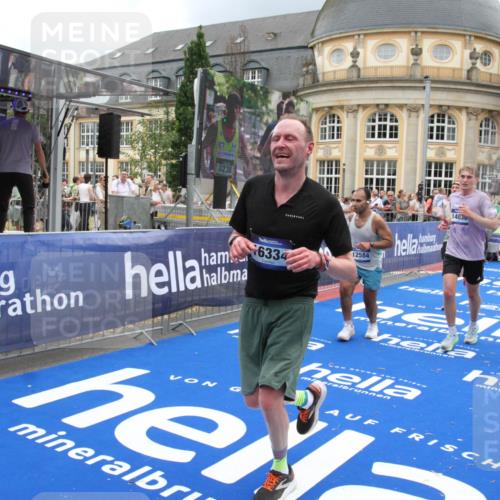 29.06.2025 - hella hamburg halbmarathon Michael Strokosch http://msf.ph/oto/8286626 29.06.2025 10:55:36 Ziel 2982, 3037, 5319, 6591, 8573, 11554, 11568, 12196, 12544, 12584, 13267, 14036, 14592, 16110, 16334, 16609, 17615 meine-sportfotos.de