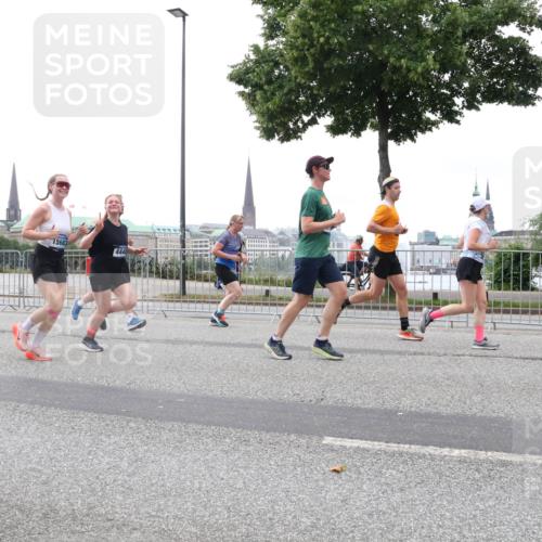 29.06.2025 - hella hamburg halbmarathon Lena Gebhardt http://msf.ph/oto/8286634 29.06.2025 10:46:36 Lombardsbrücke 1363, 1371, 1375, 1429, 1465, 1532, 1608, 1720, 1837, 1999, 2162, 2320, 2500, 2697, 2813, 2951, 3277, 3406, 3407, 3410, 3469, 3734, 3823, 4119, 4202, 4296, 4342, 4355, 4448, 4604, 5697, 5700, 5854, 6068, 6124, 6161, 6740, 7303, 7364, 7368, 7374, 7412, 7767, 7827, 7960, 7983, 8047, 8477, 8551, 8553, 8700, 9129, 9337, 9445, 9691, 10153, 10230, 11361, 11910, 12298, 12333, 12507, 12522, 13969, 14261, 15852, 16882, 16987 meine-sportfotos.de