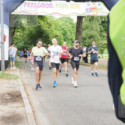 29.06.2025 - hella hamburg halbmarathon MichiJ http://msf.ph/oto/8286659 29.06.2025 10:33:10 Zwischen KM18-KM19 1171, 1413, 2890, 2970, 3056, 3917, 4915, 5623, 5884, 6266, 7325, 7843, 8928, 10596, 14464, 14686, 14687, 16506, 16685, 18055 meine-sportfotos.de