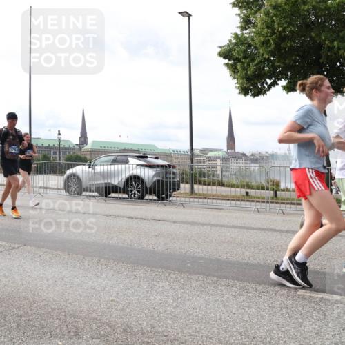 29.06.2025 - hella hamburg halbmarathon Lena Gebhardt http://msf.ph/oto/8286662 29.06.2025 10:20:55 Lombardsbrücke 11145, 17832, 100, 1011, 1028, 1266, 1471, 1658, 2053, 2101, 2325, 2383, 2834, 2923, 2945, 2956, 2986, 3161, 3247, 3453, 3733, 3781, 3813, 4082, 4166, 4288, 4350, 4422, 4754, 4869, 5041, 5061, 5181, 5625, 5767, 6275, 6308, 6608, 6951, 7228, 7608, 8113, 8588, 8724, 8726, 8940, 9005, 9011, 9108, 9236, 9722, 9981, 10050, 10350, 10585, 10602, 10613, 10647, 11100, 11145, 11603, 11698, 11995, 12175, 12694, 12844, 13057, 13508 meine-sportfotos.de