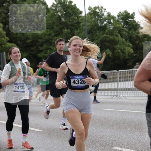 29.06.2025 - hella hamburg halbmarathon Jannik Wohlers http://msf.ph/oto/8286680 29.06.2025 10:35:42 Lombardsbrücke 1008, 1010, 1036, 1183, 1775, 1780, 1835, 2520, 2870, 3401, 3699, 3741, 3877, 4245, 4326, 4413, 4798, 4937, 5666, 6092, 6093, 6184, 6417, 6896, 7086, 7111, 7140, 7275, 7575, 7576, 8356, 8581, 8947, 9432, 9978, 10047, 10577, 11010, 11187, 11198, 11979, 12342, 12430, 12660, 12661, 13422, 13492, 13600, 13602, 13679, 14134, 14189, 14249, 14251, 14955, 15075, 15078, 15248, 15281, 15370, 15587, 15612, 15617, 15618, 15676, 15677, 15827, 15830, 15876, 16570, 16571, 17635 meine-sportfotos.de
