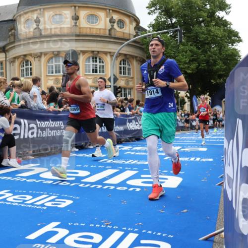 29.06.2025 - hella hamburg halbmarathon Strokosch-Dieckow http://msf.ph/oto/8286685 29.06.2025 10:48:12 Ziel 1914, 4711, 7599, 8916, 9544, 9626, 9638, 9770, 11211, 11467, 12685, 14192, 14797, 14814, 15590, 15629, 15735, 15973, 15981, 16094, 16269, 18963, 19127 meine-sportfotos.de