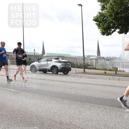 29.06.2025 - hella hamburg halbmarathon Lena Gebhardt http://msf.ph/oto/8286698 29.06.2025 10:20:56 Lombardsbrücke 11145, 17832, 1011, 1028, 1266, 1471, 1658, 2053, 2101, 2325, 2383, 2834, 2923, 2945, 2956, 2986, 3161, 3247, 3453, 3733, 3781, 3813, 4082, 4166, 4288, 4350, 4422, 4754, 4869, 5041, 5061, 5181, 5625, 5767, 6275, 6308, 6608, 7228, 7608, 8113, 8724, 8726, 8940, 9005, 9011, 9108, 9236, 9501, 9722, 9981, 10050, 10350, 10585, 10602, 10613, 10647, 11100, 11145, 11603, 11698, 11995, 12175, 12694, 12844, 13057, 13508 meine-sportfotos.de
