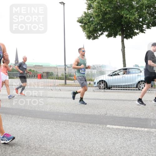 29.06.2025 - hella hamburg halbmarathon Lena Gebhardt http://msf.ph/oto/8286725 29.06.2025 10:55:26 Lombardsbrücke 13098, 3157, 1013, 1616, 1873, 1917, 2090, 2452, 3101, 3115, 3157, 3244, 3274, 3577, 4039, 4628, 5040, 5220, 5222, 5483, 5487, 5575, 6395, 6396, 6944, 7219, 7238, 7548, 7680, 7766, 8403, 8519, 8527, 8626, 9614, 9618, 9857, 9858, 9956, 10094, 10109, 10458, 10559, 10593, 10686, 10885, 11109, 11737, 11788, 11908, 12147, 12148, 12695, 12902, 13098, 13230, 13548, 13979, 13980, 14515, 14727, 15152, 15160, 16385 meine-sportfotos.de