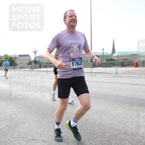 29.06.2025 - hella hamburg halbmarathon Lena Gebhardt http://msf.ph/oto/8286748 29.06.2025 10:11:47 Lombardsbrücke 1328, 1531, 1866, 1992, 3363, 4227, 5379, 5605, 7571, 8115, 8368, 8807, 8810, 9191, 9428, 10042, 10372, 10409, 10428, 11321, 11507, 11537, 11581, 11755, 11917, 12286, 12473, 13171, 13177, 13203, 13542, 13939, 13958, 14008, 14384, 15797, 15945, 16976, 17080, 17638, 17774, 17787, 17866, 18261, 18278, 18382, 18395, 18655, 19172 meine-sportfotos.de