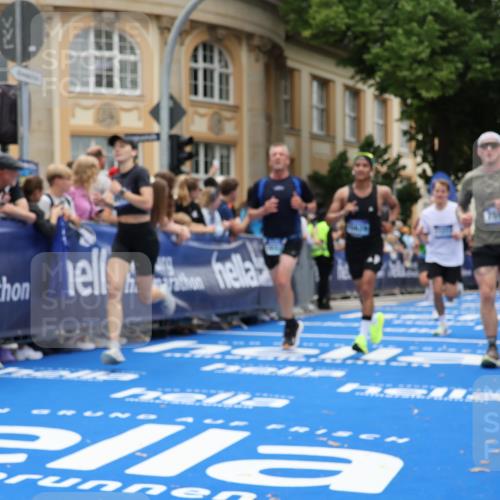 29.06.2025 - hella hamburg halbmarathon Strokosch-Dieckow http://msf.ph/oto/8286798 29.06.2025 10:48:15 Ziel 1537, 1914, 5129, 5528, 6923, 7367, 7599, 8216, 8916, 9544, 9770, 11211, 11467, 12685, 14192, 14797, 14814, 15590, 15629, 15735, 15973, 15981, 16269, 17745, 17982, 18963, 19127 meine-sportfotos.de