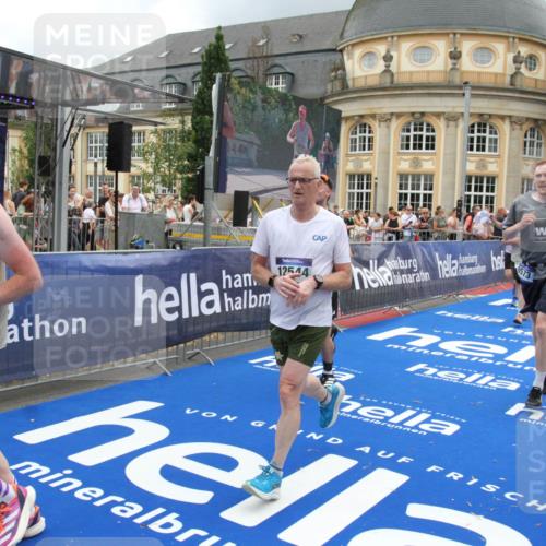 29.06.2025 - hella hamburg halbmarathon Michael Strokosch http://msf.ph/oto/8286803 29.06.2025 10:55:38 Ziel 1120, 2955, 2982, 3037, 8573, 11039, 11554, 11568, 12196, 12515, 12544, 12584, 13267, 14036, 14592, 15896, 16110, 16334, 17615, 18064 meine-sportfotos.de