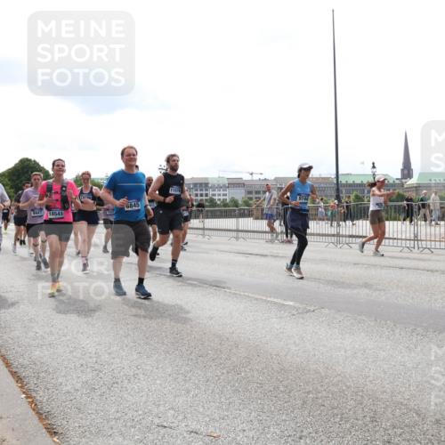29.06.2025 - hella hamburg halbmarathon Lena Gebhardt http://msf.ph/oto/8286828 29.06.2025 10:35:59 Lombardsbrücke 4413, 2001, 8947, 18541, 1988, 10647, 6845, 11979, 9744, 2352, 1008, 1010, 1036, 1108, 1183, 1336, 1730, 1775, 1780, 1786, 1835, 2352, 2425, 2520, 2787, 2811, 2827, 2870, 3243, 3401, 3598, 3699, 3741, 3877, 3990, 4245, 4326, 4413, 4798, 4902, 4937, 5147, 5240, 5666, 6021, 6092, 6093, 6184, 6381, 6417, 6845, 6867, 6896, 7086, 7111, 7140, 7275, 7304, 7382, 7575, 7576, 8333, 8356, 8581, 8947, 9342, 9432, 9803, 9806, 9819, 10652, 12026, 12408 meine-sportfotos.de