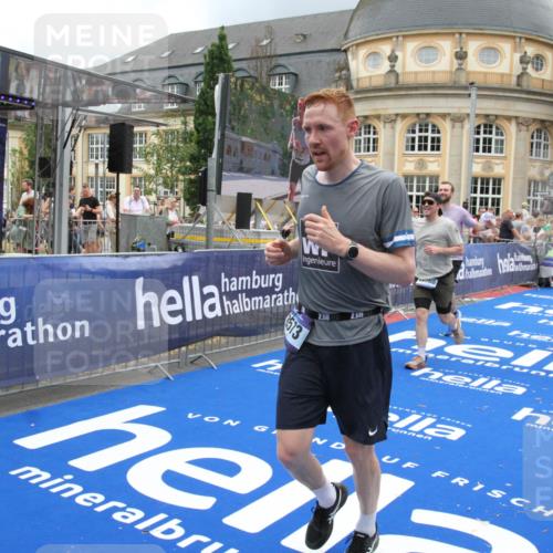 29.06.2025 - hella hamburg halbmarathon Michael Strokosch http://msf.ph/oto/8286875 29.06.2025 10:55:39 Ziel 1120, 2955, 2982, 3037, 4897, 8573, 11039, 11554, 11568, 12196, 12515, 12544, 12584, 13267, 14036, 14592, 15896, 16110, 17615, 18064 meine-sportfotos.de