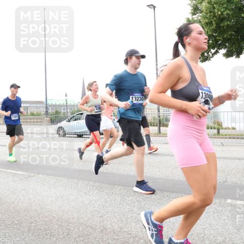 29.06.2025 - hella hamburg halbmarathon Lena Gebhardt http://msf.ph/oto/8286877 29.06.2025 10:55:27 Lombardsbrücke 17019, 6395, 13230, 13098, 3157, 1013, 1616, 1873, 1917, 2090, 2452, 3101, 3115, 3157, 3244, 3274, 3577, 4039, 4628, 5040, 5220, 5222, 5483, 5487, 5575, 6395, 6396, 6944, 7219, 7238, 7548, 7680, 7766, 8403, 8519, 8527, 8626, 8648, 9614, 9618, 9857, 9858, 9956, 10094, 10109, 10458, 10559, 10593, 10686, 10885, 11109, 11737, 11788, 11908, 12147, 12148, 12695, 12902, 13098, 13230, 13548, 14515, 14727, 15152, 15160, 16385 meine-sportfotos.de