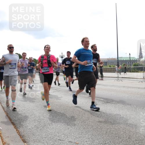 29.06.2025 - hella hamburg halbmarathon Lena Gebhardt http://msf.ph/oto/8286889 29.06.2025 10:36:00 Lombardsbrücke 2001, 4413, 8947, 3990, 18541, 10047, 11979, 15281, 845, 1008, 1010, 1036, 1108, 1183, 1336, 1730, 1775, 1780, 1786, 1835, 2352, 2425, 2520, 2787, 2811, 2827, 2870, 3243, 3401, 3598, 3699, 3741, 3877, 3990, 4245, 4326, 4413, 4798, 4902, 4937, 5147, 5246, 5666, 6021, 6092, 6093, 6184, 6381, 6417, 6845, 6867, 6896, 7086, 7111, 7140, 7275, 7304, 7382, 7575, 7576, 8333, 8356, 8581, 8947, 9342, 9432, 9803, 9806, 9819, 10652, 12026, 12408 meine-sportfotos.de