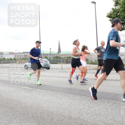 29.06.2025 - hella hamburg halbmarathon Lena Gebhardt http://msf.ph/oto/8286904 29.06.2025 10:55:27 Lombardsbrücke 19, 16533, 15160, 1013, 1616, 1873, 1917, 2090, 2452, 3101, 3115, 3157, 3244, 3274, 3577, 4039, 4628, 5040, 5220, 5222, 5483, 5487, 5575, 6395, 6396, 6944, 7219, 7238, 7548, 7680, 7766, 8403, 8519, 8527, 8626, 8648, 9614, 9618, 9857, 9858, 9956, 10094, 10109, 10458, 10559, 10593, 10686, 10885, 11109, 11737, 11788, 11908, 12147, 12148, 12695, 12902, 13098, 13230, 13548, 14515, 14727, 15152, 15160, 16385 meine-sportfotos.de