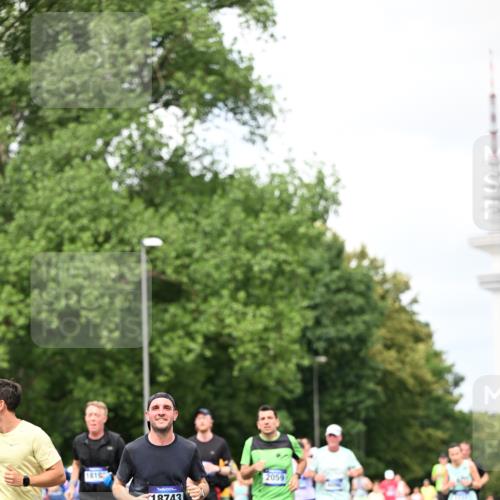 29.06.2025 - hella hamburg halbmarathon Dr. Thomas Lammeyer http://msf.ph/oto/8286915 29.06.2025 10:37:06 Kennedybrücke 1078, 1199, 1237, 1373, 1647, 1732, 1879, 2059, 2384, 2838, 2959, 3221, 3391, 3422, 3653, 3660, 3670, 3708, 4030, 4096, 4446, 4555, 5110, 5156, 5581, 6861, 7135, 7749, 7750, 8170, 8175, 8595, 8839, 9034, 9289, 9471, 9542, 9768, 9780, 9812, 10002, 10770 meine-sportfotos.de