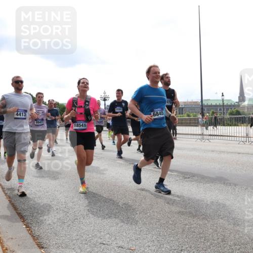 29.06.2025 - hella hamburg halbmarathon Lena Gebhardt http://msf.ph/oto/8286916 29.06.2025 10:36:00 Lombardsbrücke 2001, 4413, 8947, 18541, 15281, 6845, 979, 1008, 1010, 1036, 1108, 1183, 1336, 1730, 1775, 1780, 1786, 1835, 2352, 2425, 2520, 2787, 2811, 2827, 2870, 3243, 3401, 3598, 3699, 3741, 3877, 3990, 4245, 4326, 4413, 4798, 4902, 4937, 5147, 5246, 5666, 6021, 6092, 6093, 6184, 6381, 6417, 6845, 6867, 6896, 7086, 7111, 7140, 7275, 7304, 7382, 7575, 7576, 8333, 8356, 8581, 8947, 9342, 9432, 9803, 9806, 9819, 10652, 12026, 12408 meine-sportfotos.de