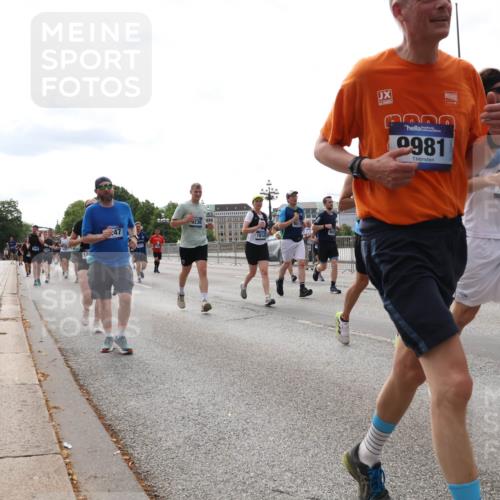 29.06.2025 - hella hamburg halbmarathon Lena Gebhardt http://msf.ph/oto/8286921 29.06.2025 10:20:57 Lombardsbrücke 18141, 9981, 11145, 1011, 1028, 1266, 1471, 1658, 2053, 2101, 2325, 2383, 2834, 2923, 2945, 2956, 2986, 3161, 3247, 3453, 3733, 3781, 3813, 4082, 4166, 4288, 4350, 4422, 4754, 4869, 5041, 5061, 5181, 5625, 5767, 6275, 6308, 6608, 7228, 7608, 8113, 8724, 8726, 8940, 9005, 9011, 9108, 9236, 9501, 9722, 9981, 10050, 10350, 10585, 10602, 11100, 11145, 11698, 11995, 12175, 12694, 12844, 13057, 13508 meine-sportfotos.de