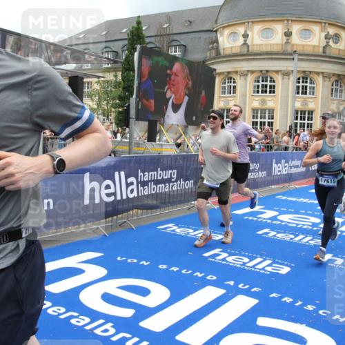 29.06.2025 - hella hamburg halbmarathon Michael Strokosch http://msf.ph/oto/8286936 29.06.2025 10:55:40 Ziel 1120, 1143, 2955, 2982, 3037, 4897, 8573, 8618, 11039, 11554, 11568, 12196, 12515, 12544, 13267, 14592, 14909, 15896, 16110, 17615, 18064 meine-sportfotos.de