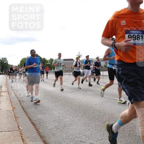 29.06.2025 - hella hamburg halbmarathon Lena Gebhardt http://msf.ph/oto/8286946 29.06.2025 10:20:57 Lombardsbrücke 18141, 29, 9981, 1011, 1028, 1266, 1471, 1658, 2053, 2101, 2325, 2383, 2834, 2923, 2945, 2956, 2986, 3161, 3247, 3453, 3733, 3781, 3813, 4082, 4166, 4288, 4350, 4422, 4754, 4869, 5041, 5061, 5181, 5625, 5767, 6275, 6308, 6608, 7228, 7608, 8113, 8724, 8726, 8940, 9005, 9011, 9108, 9236, 9501, 9722, 9981, 10050, 10350, 10585, 10602, 11100, 11145, 11698, 11995, 12175, 12694, 12844, 13057, 13508 meine-sportfotos.de
